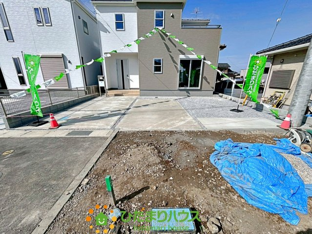 久喜栗橋東　新築一戸建て　02　リーブルガーデンの前面道路含む現地写真|並列2台以上可能！
