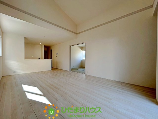 久喜栗橋東　新築一戸建て　03　リーブルガーデンの居間・リビング|19帖の大型LDKです！