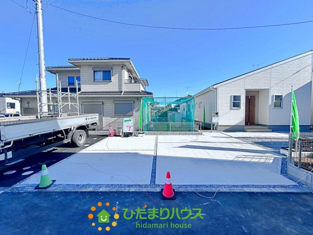 久喜栗橋東　新築一戸建て　03　リーブルガーデンの駐車場|並列3台可能！