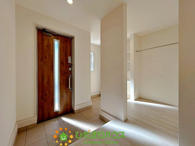 久喜栗橋東　新築一戸建て　03　リーブルガーデンの玄関|広々玄関です！