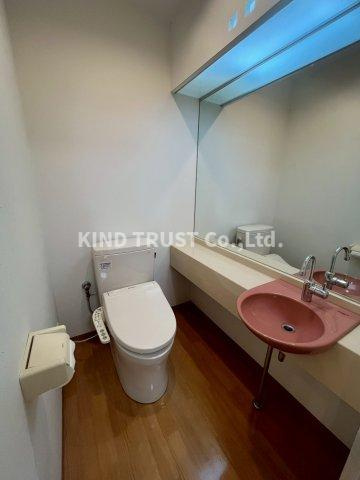 西本ビルのトイレ|シンプルで使いやすいトイレです