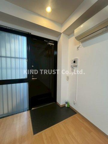 西本ビルの玄関|明るい玄関です