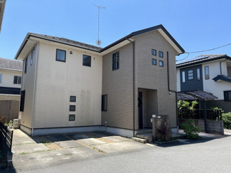 【外観】 | ◇庭付◇並列２台◇カーポート◇鹿沼市三幸町 売戸建 | 家族やゲストの車も最大3台駐車可能です♪