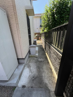 【その他】 | ◇庭付◇並列２台◇カーポート◇鹿沼市三幸町 売戸建 | 犬走りを抜けると・・・