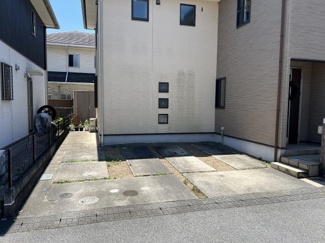 【駐車場】 | ◇庭付◇並列２台◇カーポート◇鹿沼市三幸町 売戸建 | 普通サイズの乗用車も並列可能です♪