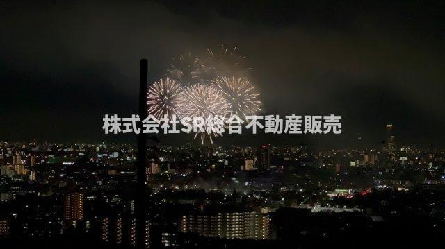 山手町中古戸建の展望|毎年開催される花園中央公園の花火が、
こんなに綺麗に見えますよ♪