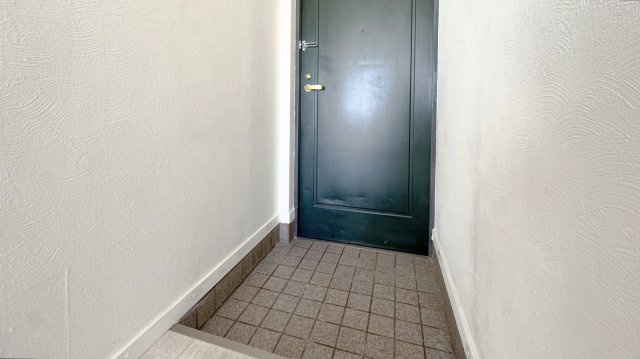 アークビルの玄関