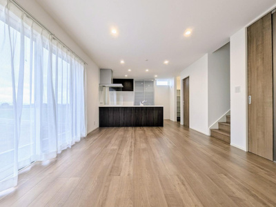 【居間・リビング】 | 沖田町　エクリュ　④号棟