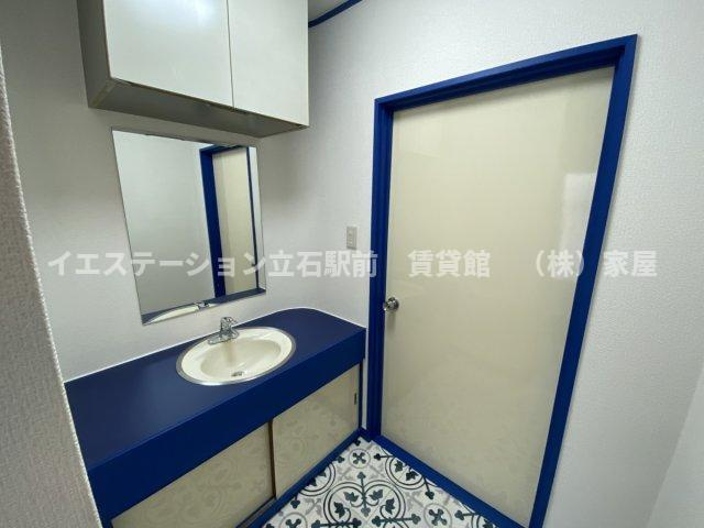 佐藤マンションの独立洗面台