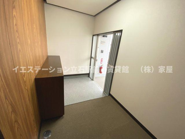 佐藤マンションの玄関