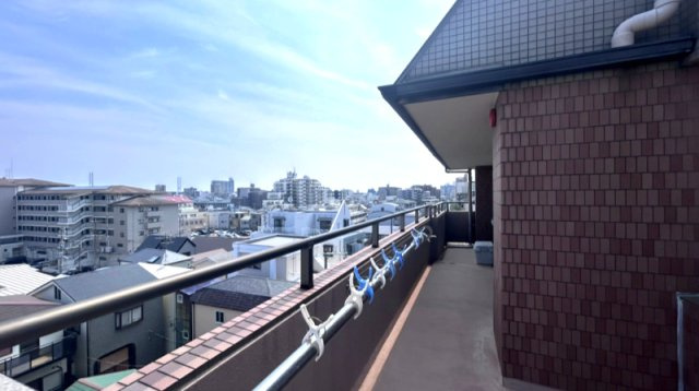 セレッソコート甲南山手のバルコニー|夏にはお孫さん、お子さんと家庭用プールをお楽しみいただけます♪