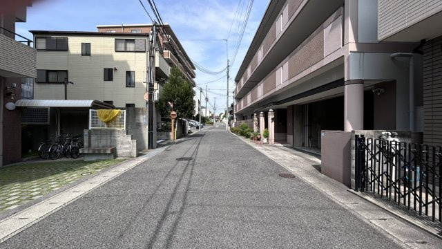 セレッソコート甲南山手のその他|前面道路は広く、運転が苦手な方もスムーズに駐車可能です♪