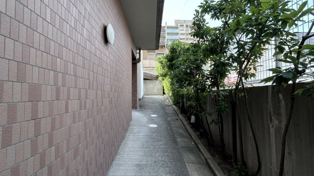セレッソコート甲南山手のその他共用部分|裏側の自転車置き場につながります