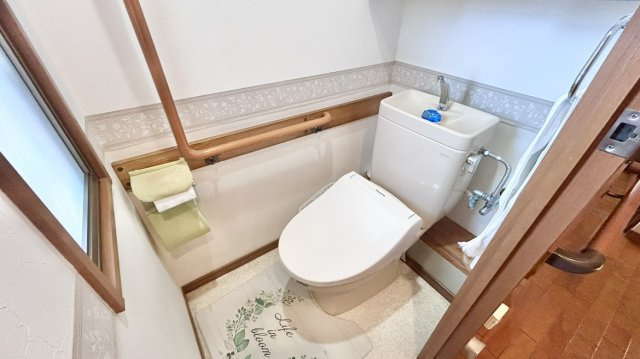 セレッソコート甲南山手の玄関|シューズクローゼット付きの玄関です。