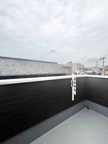 リナージュ碧南市錦町4丁目24-1期　全3棟　新築戸建のバルコニー