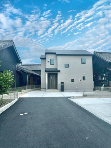 リナージュ碧南市錦町4丁目24-1期　全3棟　新築戸建の前面道路含む現地写真