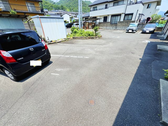 安芸郡海田町畝１丁目の一戸建ての駐車場