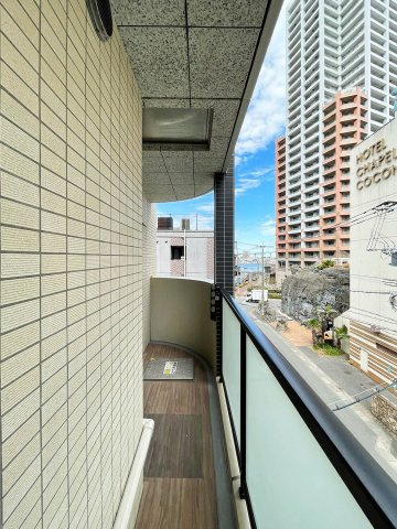 【バルコニー】 | ヴィラージュ大手門 | 別号室の写真になります。現況優先。