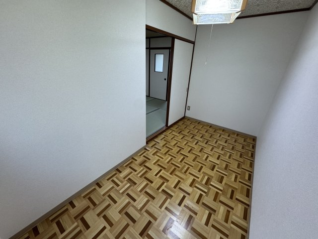 パレス・トミの洋室