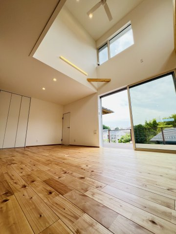 Kamakura Modern – 和を継ぐ邸の居間・リビング