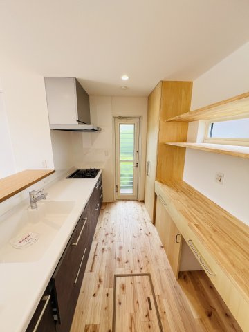 Kamakura Modern – 和を継ぐ邸のキッチン