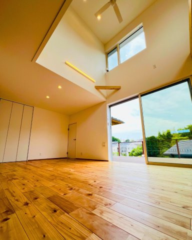 Kamakura Modern – 和を継ぐ邸の洋室