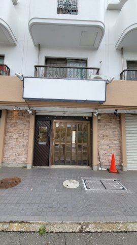 善行ビルのエントランス|前回募集時の写真