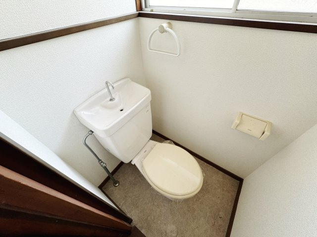 安芸郡海田町畝１丁目の一戸建てのトイレ