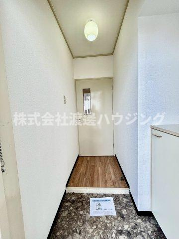 桑原ハイツの玄関