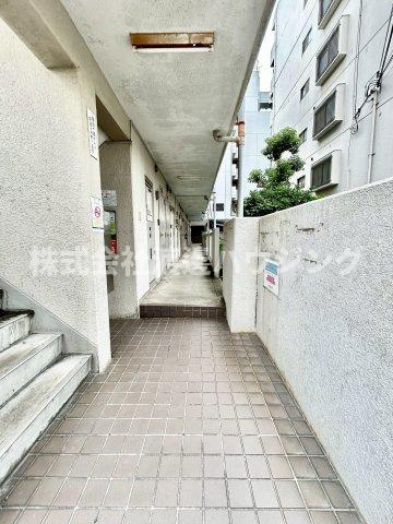 桑原ハイツのエントランス