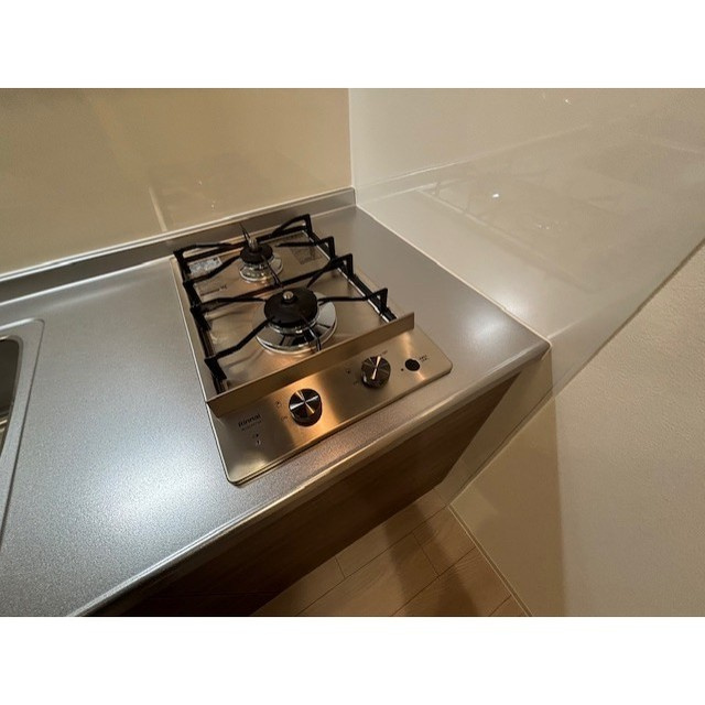 ブロード東灘深江駅前レジデンスのキッチン|2口ガスコンロ