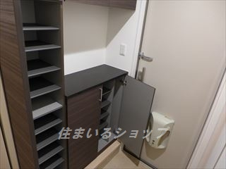 広島市安佐北区可部南１丁目のアパートの玄関|大型シューズボックス