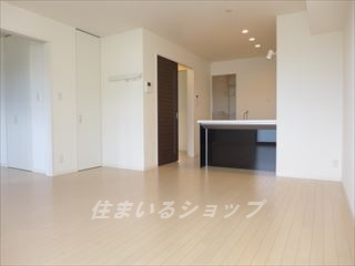 広島市安佐北区可部南１丁目のアパートの居間・リビング|人気のコミュニケーションキッチン