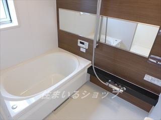 広島市安佐北区可部南１丁目のアパートの浴室|追い焚き・浴室暖房乾燥機・窓あり