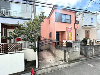 【外観】 | ◆権太坂1丁目中古戸建◆ | ◆堂々たる趣ながら、主張し過ぎずどこか余裕を感じさせるシャープなフォルムで佇む邸宅は、晴天の空と照らし合わせる事で、本来あるべき完成形の姿を見せてくれます。