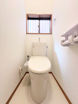 【トイレ】 | ◆権太坂1丁目中古戸建◆ | ◆清潔感のある白を基調とした落ち着ける空間。