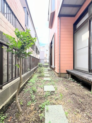 【庭】 | ◆権太坂1丁目中古戸建◆ | ◆お手入れのしやすいちょうどよいサイズ感のお庭付き。植栽や家庭菜園等多目的にご利用いただけるプライベート空間。