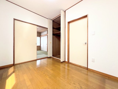 【洋室】 | ◆権太坂1丁目中古戸建◆ | ◆気持ちの良い風が室内へ入り込む居室。家具を配置しても広々ご利用いただけます！！