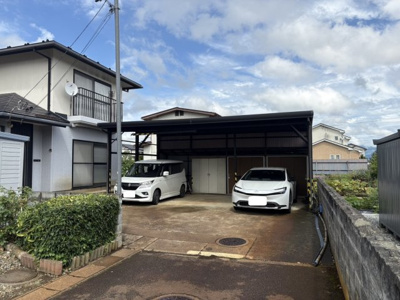 【駐車場】 | 天童市大字高擶南【中古住宅】 | カーポートは広々３台停められます。雨・雪からお車を守ることが出来ます。