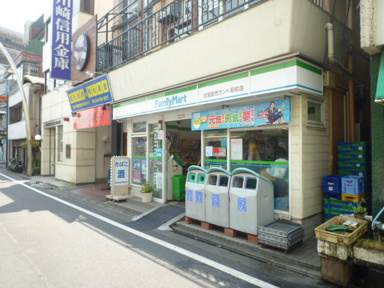 ファミリーマートまで600m
