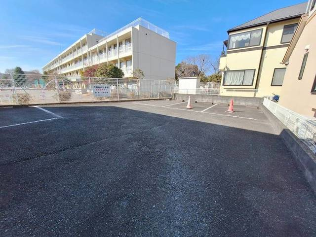 サンクタス大東の駐車場