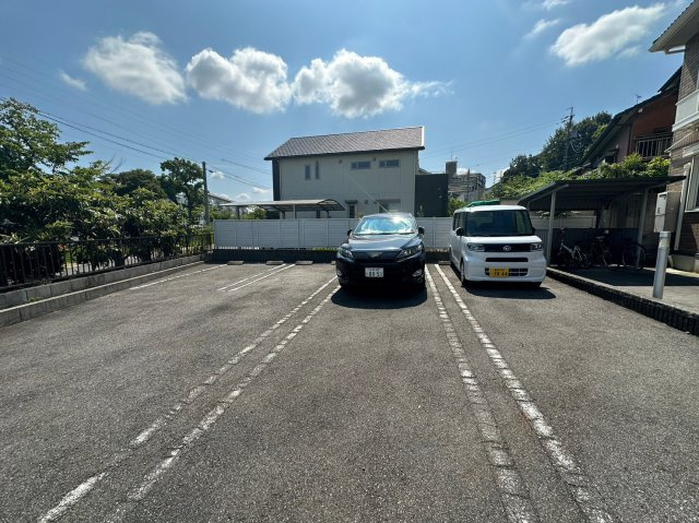 グランモア大林の駐車場