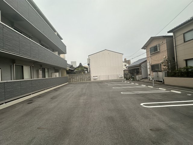 ヴィラシオン瀬川の駐車場