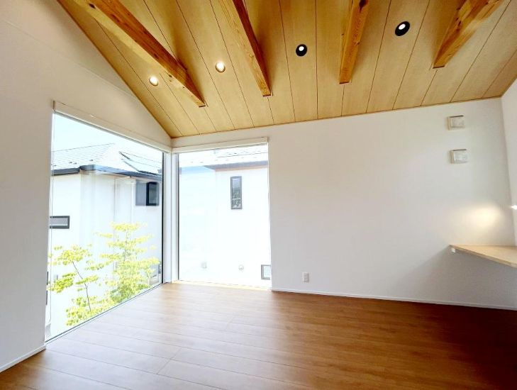 藤沢市辻堂東海岸2丁目　中古戸建の内装|明るい室内です