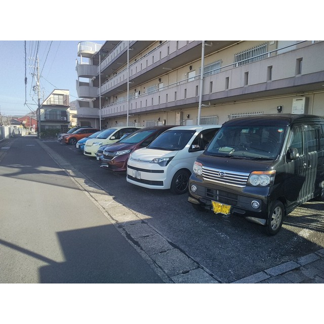 長良パークマンションの駐車場