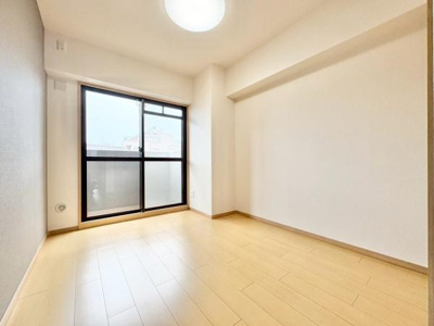 【子供部屋】 | グラン・コート堺ザビエル公園東 | 家族一人ひとりの大切なプライベート空間。趣味に合わせて使って頂けるようシンプルに仕上げてあります。暮らし心地を大きく左右する収納を、適材適所に配置し使い勝手を考慮しました。