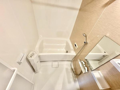 【浴室】 | グラン・コート堺ザビエル公園東 | アクセントパネルで落ち着きのある雰囲気を演出♪毎日の疲れを癒やすバスタイムを。浴室換気乾燥機付きで浴室内干しも可能！