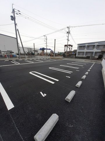 フローラル住吉の駐車場