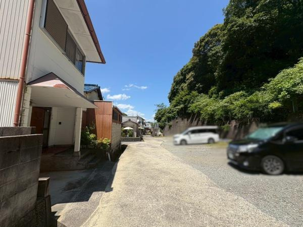 海南市重根　中古戸建の前面道路含む現地写真