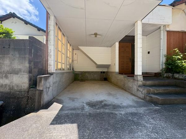 海南市重根　中古戸建の駐車場